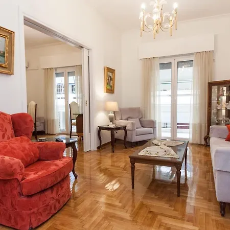 Beautiful Retro Apt In Koukaki Athens