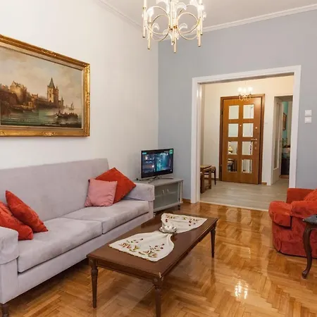 Beautiful Retro Apt In Koukaki Athens