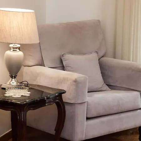 Beautiful Retro Apt In Koukaki