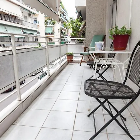 Beautiful Retro Apt In Koukaki Athens
